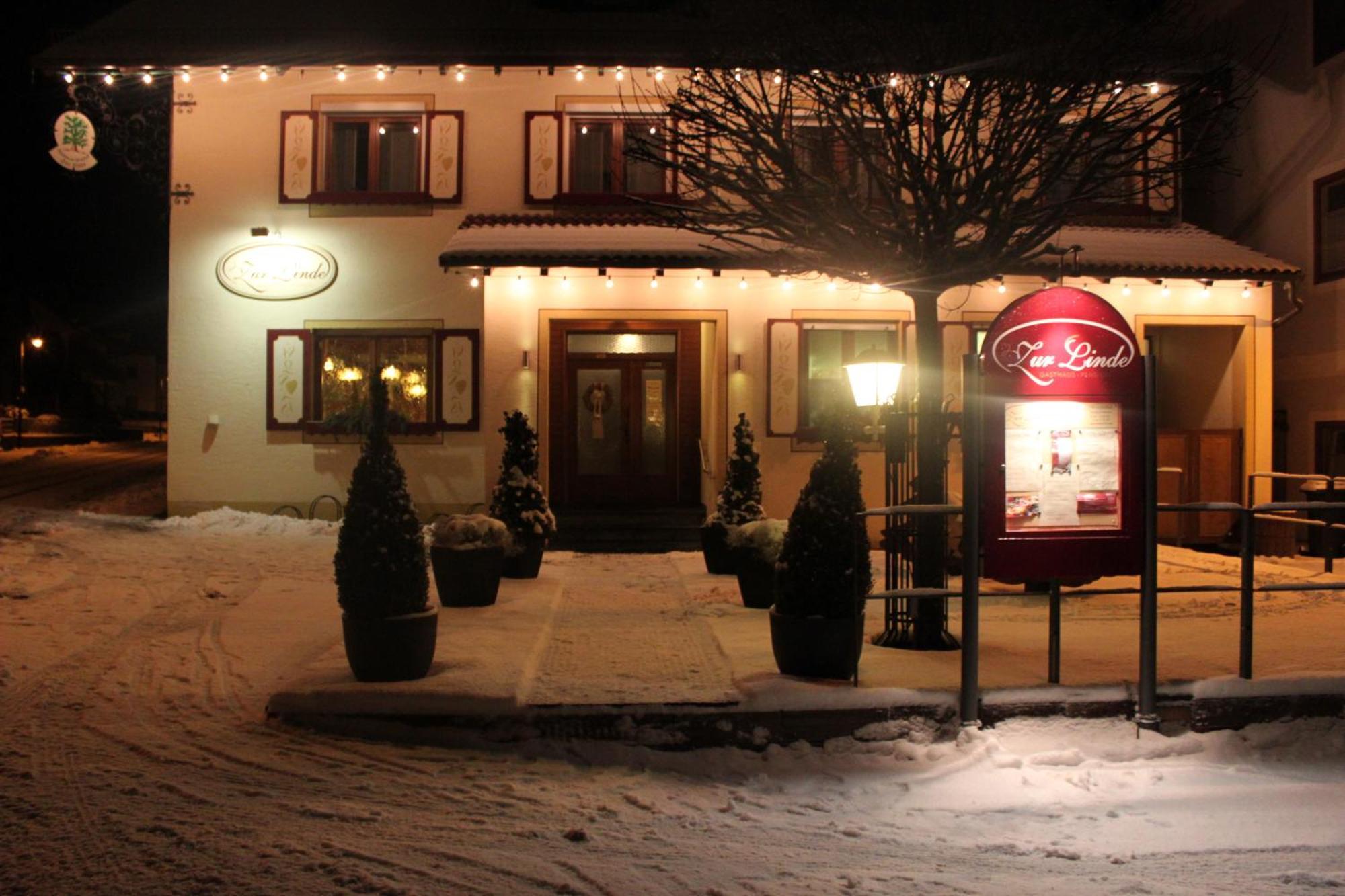 Gasthaus und Pension Zur Linde Rot an der Rot Exterior foto