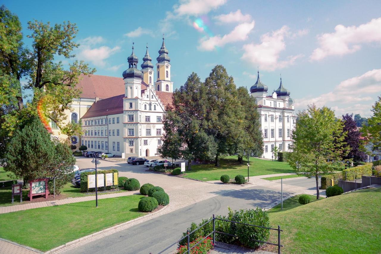 Gasthaus und Pension Zur Linde Rot an der Rot Exterior foto